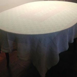 Vintage Green & White Mesh Tablecloth